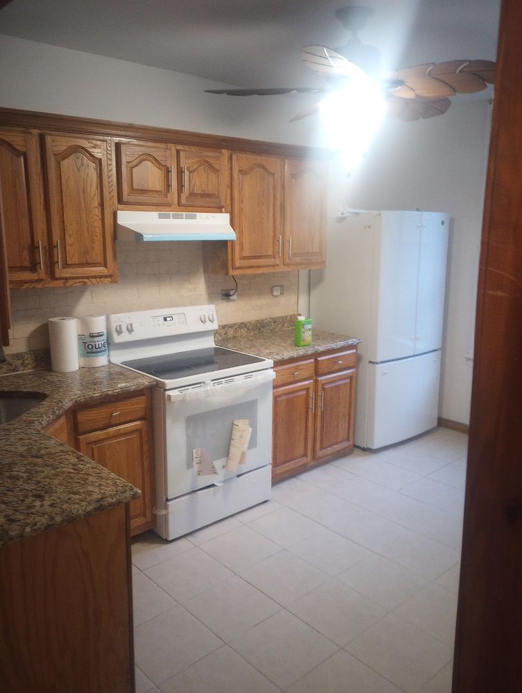 Listing photo 1 of 10