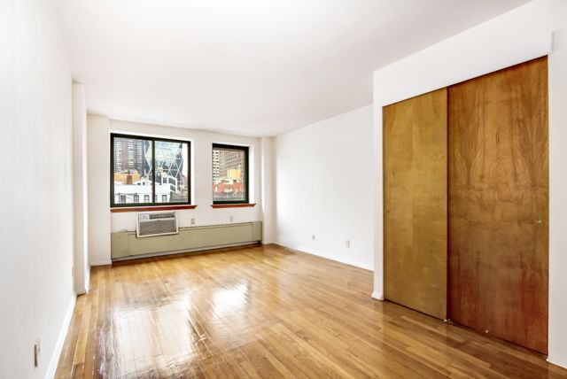 Listing photo 1 of 6