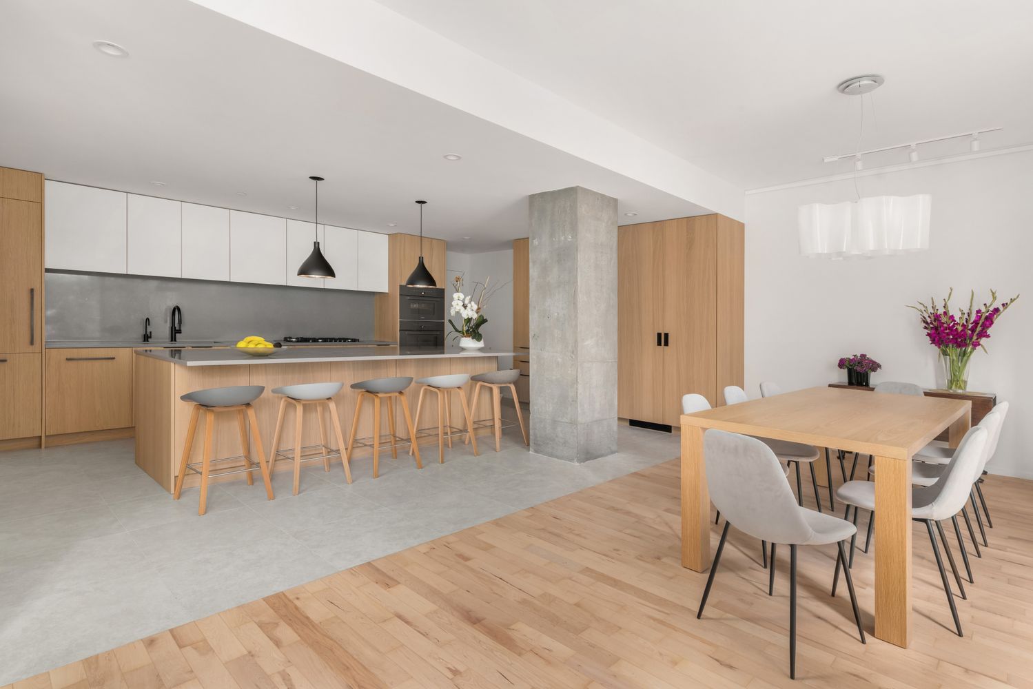 Listing photo 1 of 6