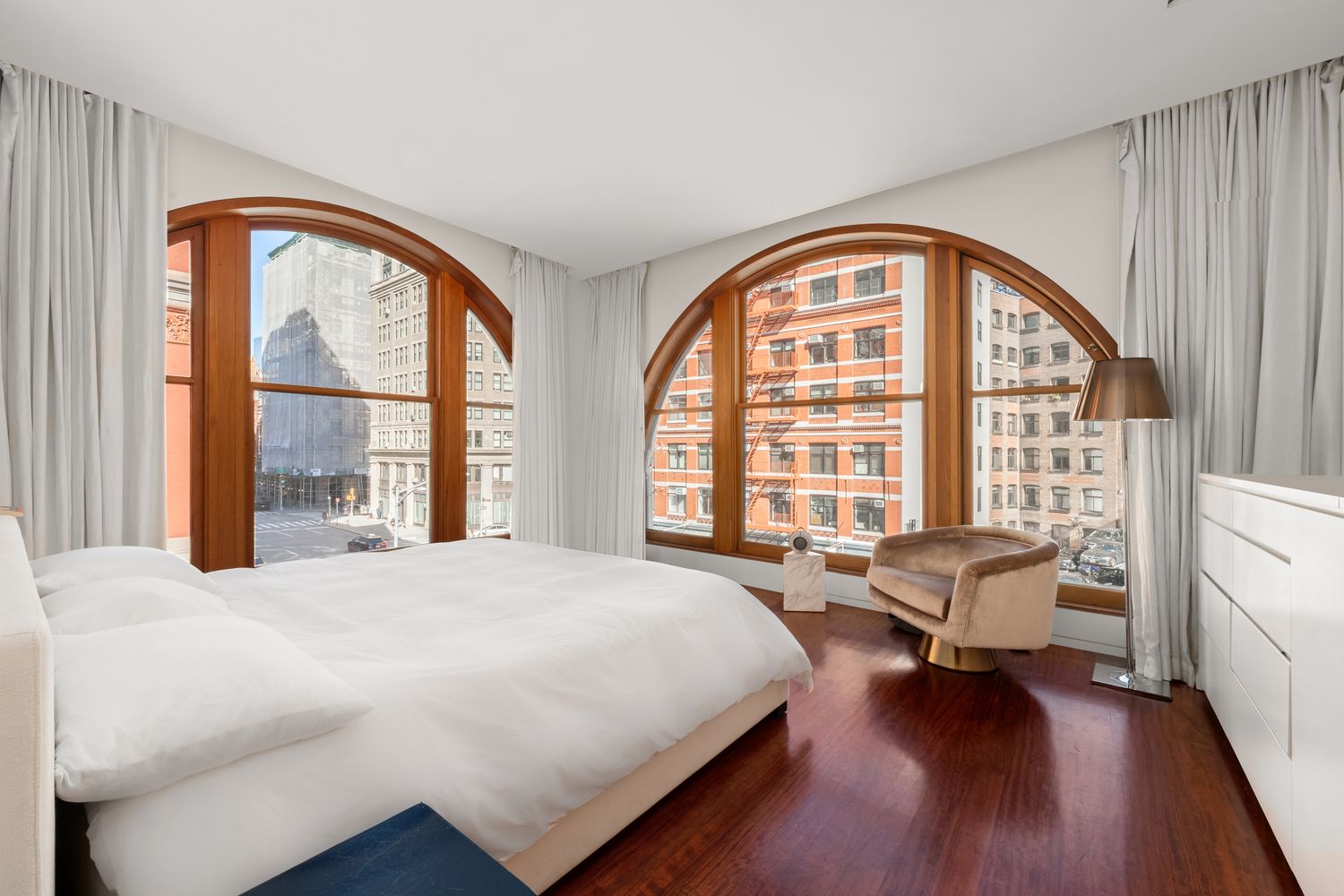 Listing photo 1 of 6