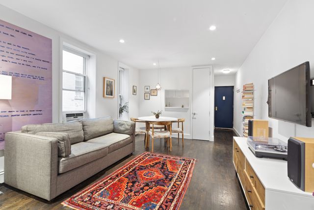 Listing photo 1 of 6