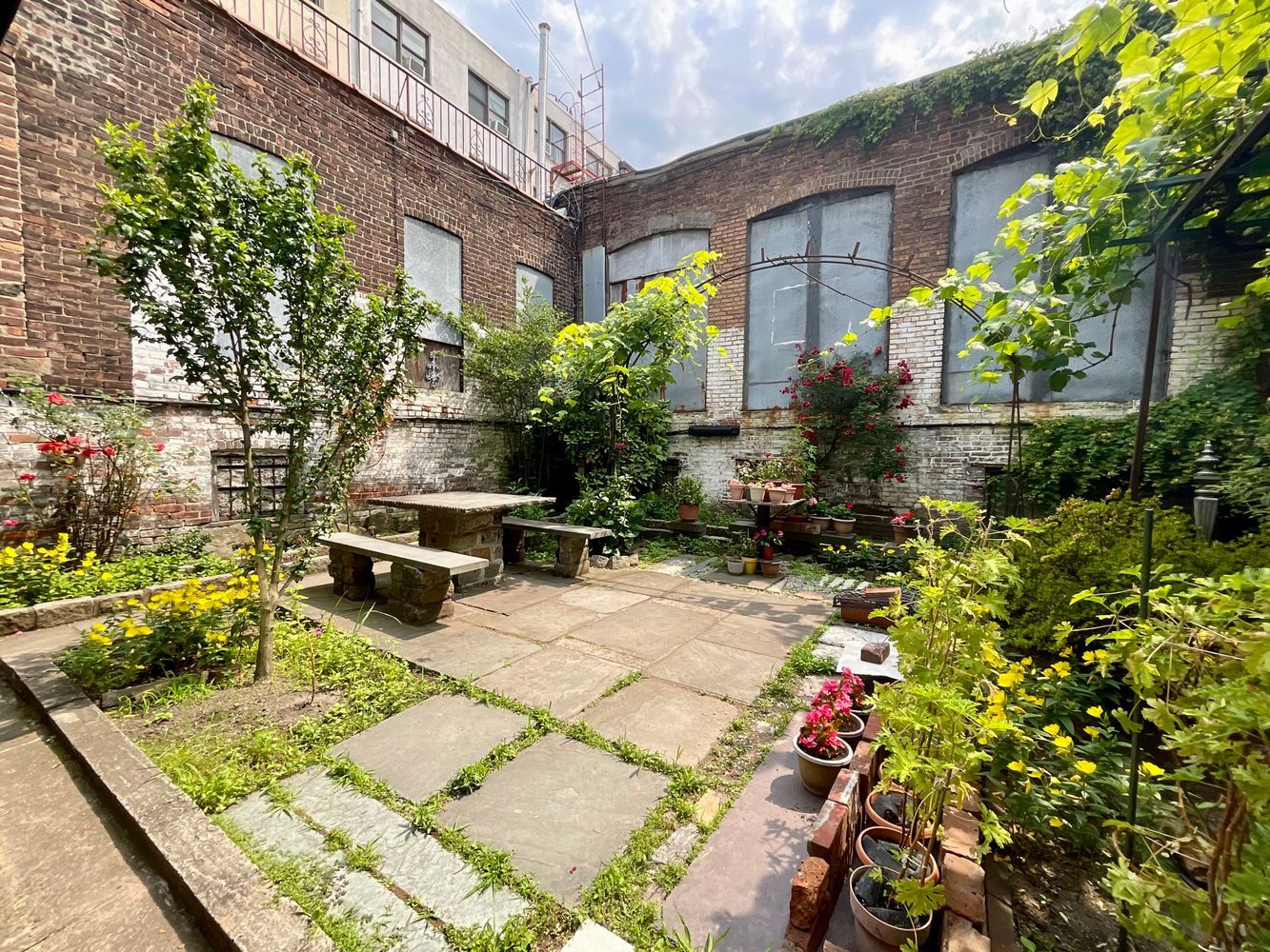 Listing photo 1 of 6