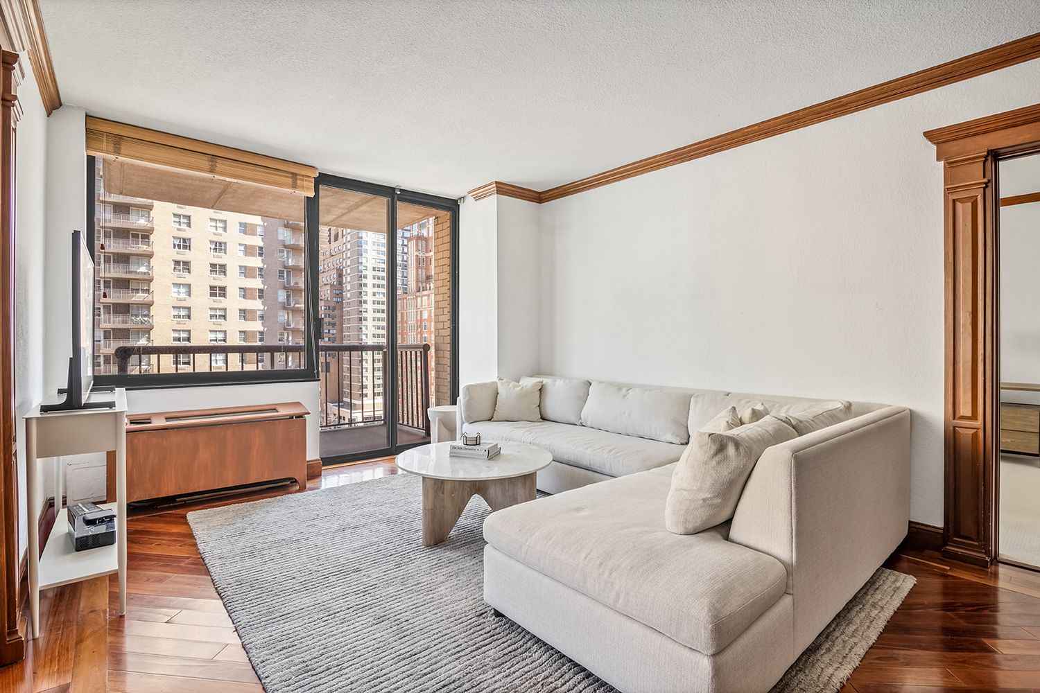 Listing photo 1 of 6