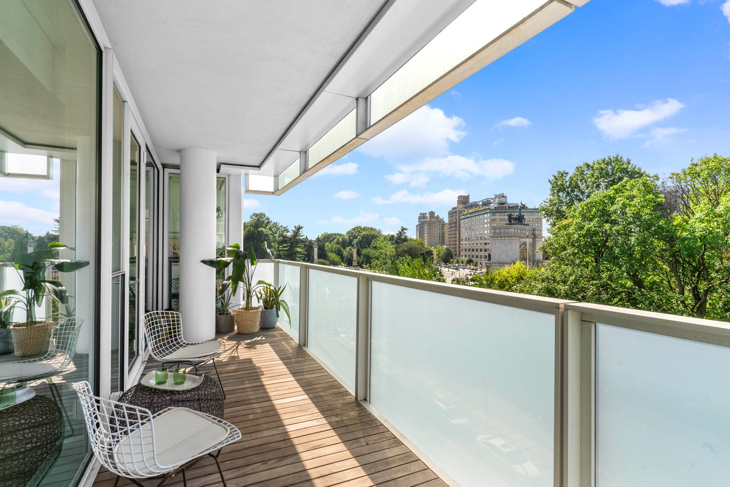 Listing photo 1 of 6