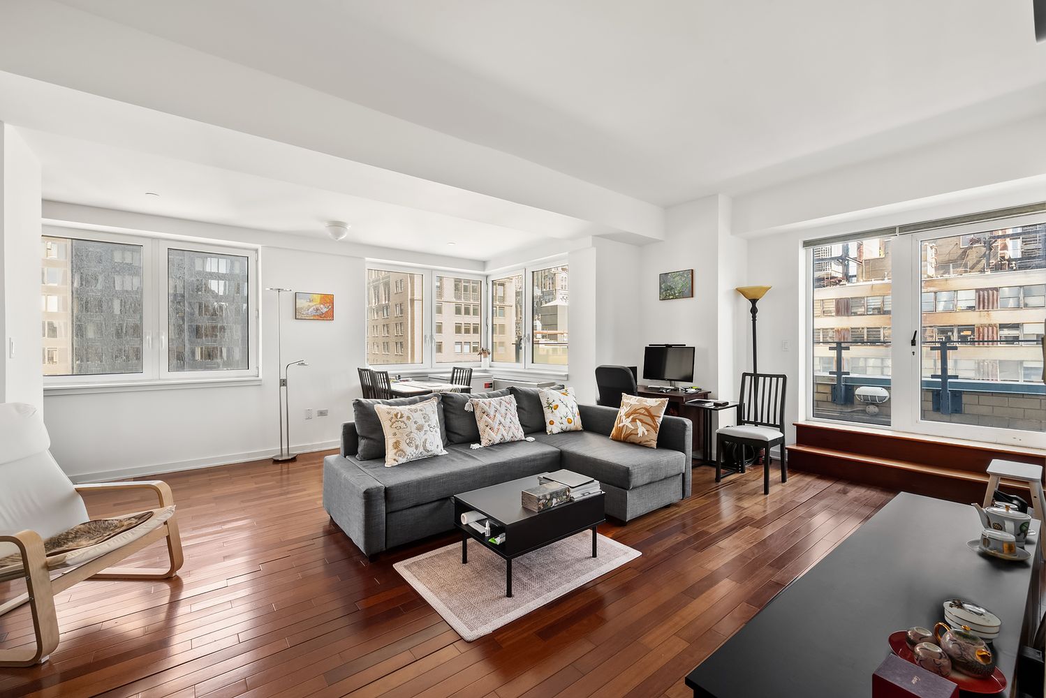 Listing photo 1 of 6