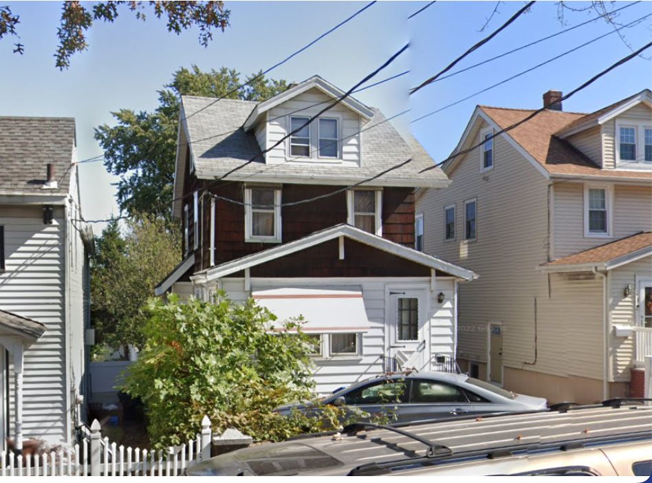 Listing photo 1 of 6