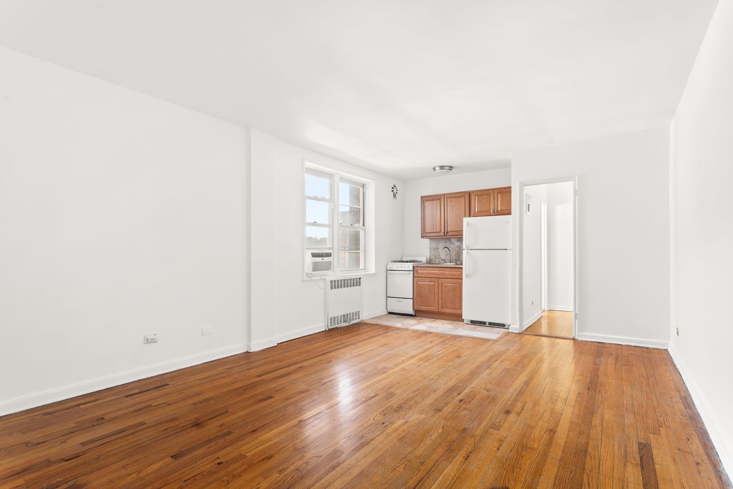 Listing photo 1 of 6