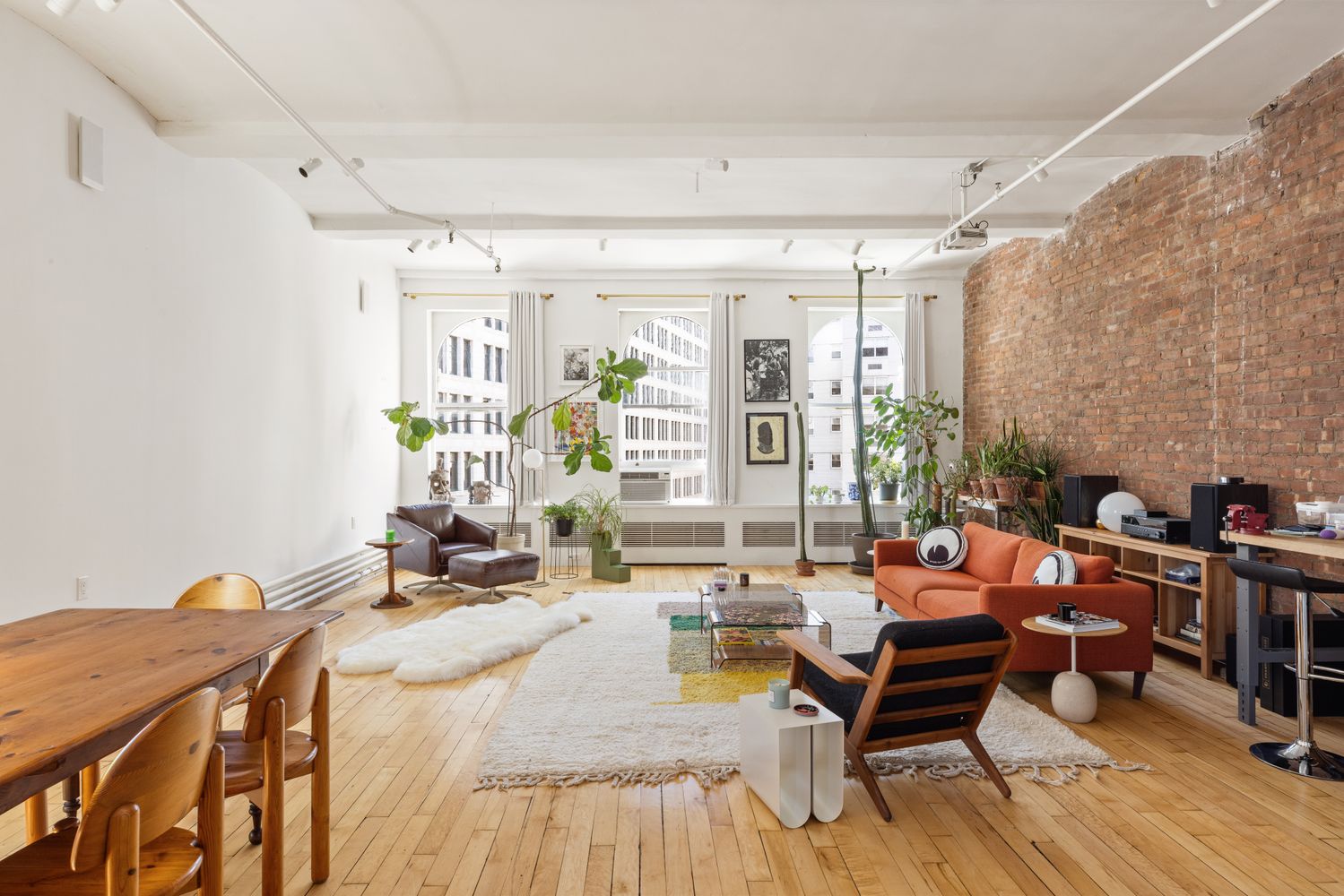 Listing photo 1 of 6