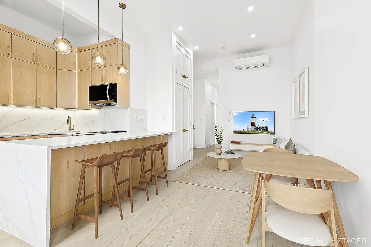 Listing photo 1 of 2