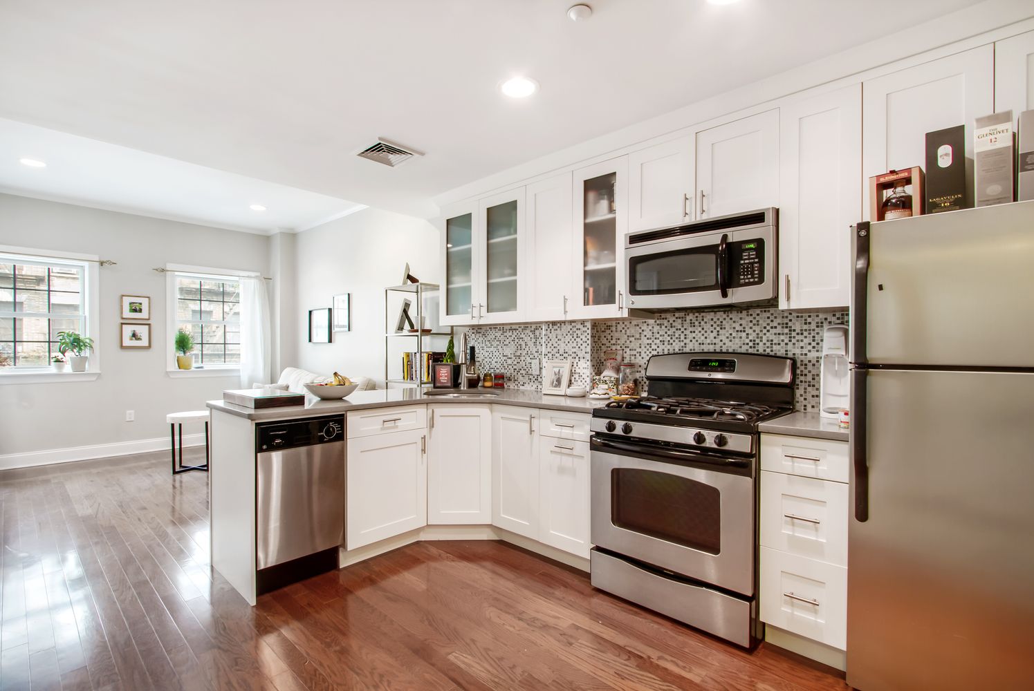 Listing photo 1 of 6