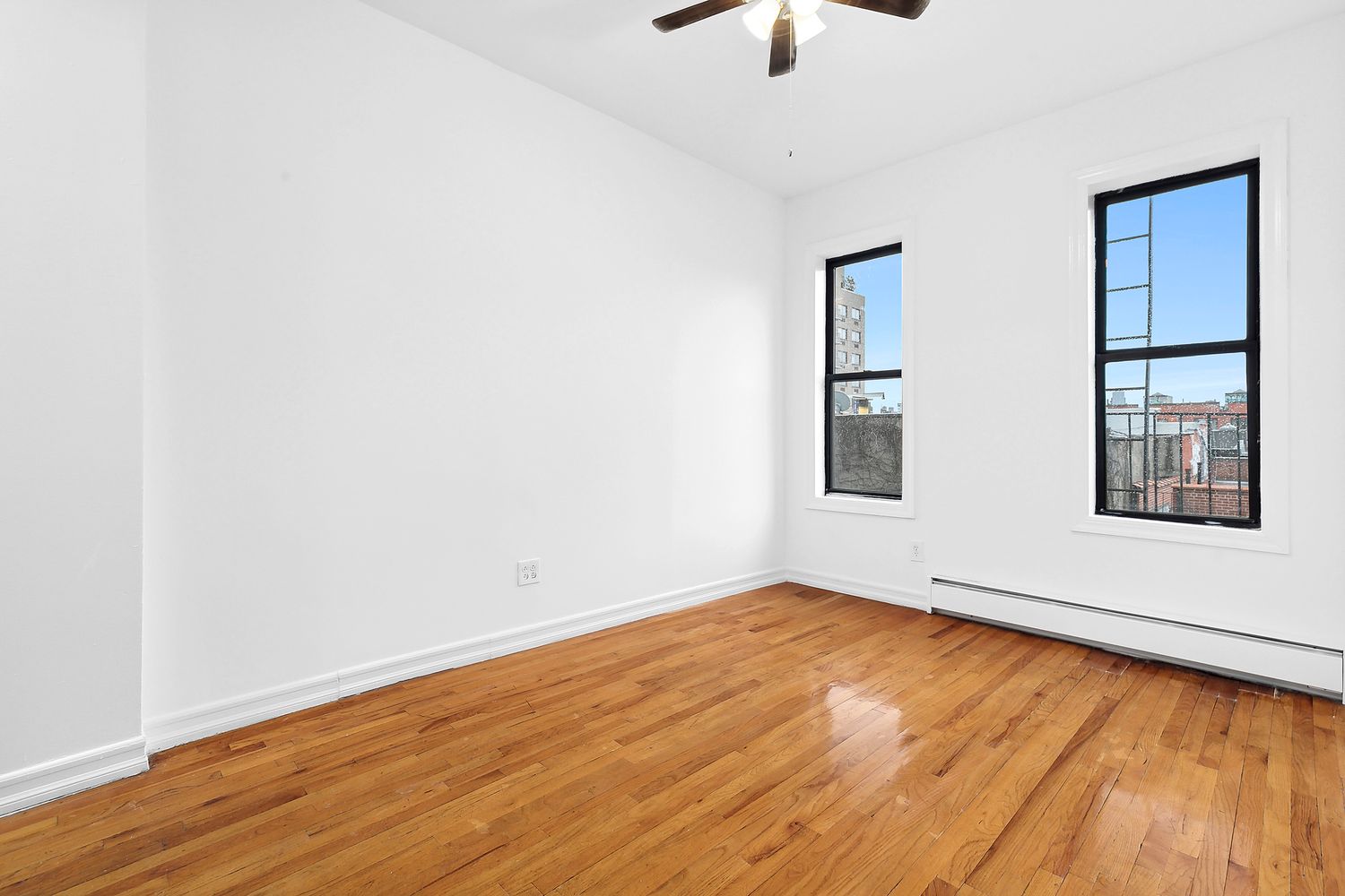 Listing photo 1 of 6