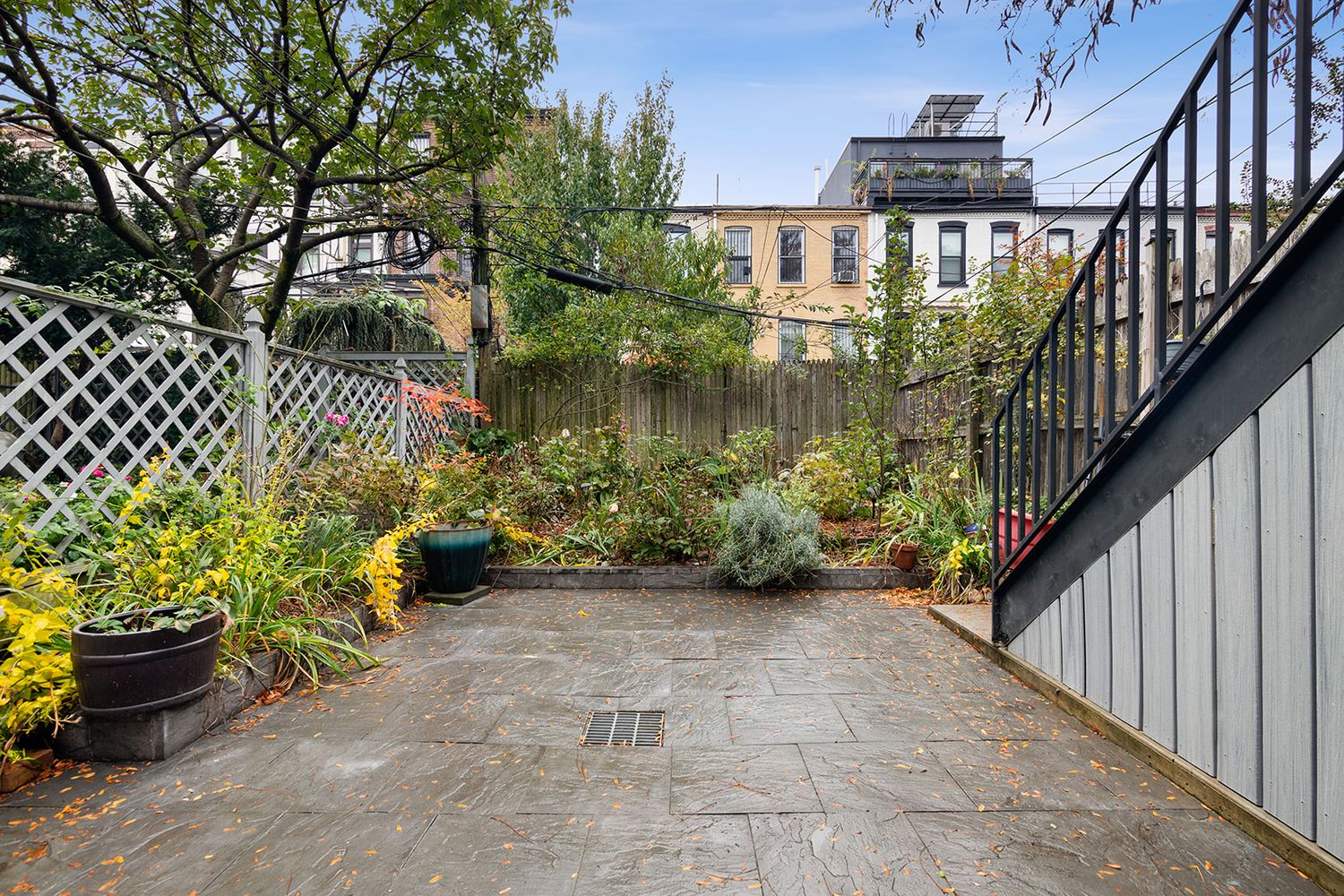 Listing photo 1 of 6