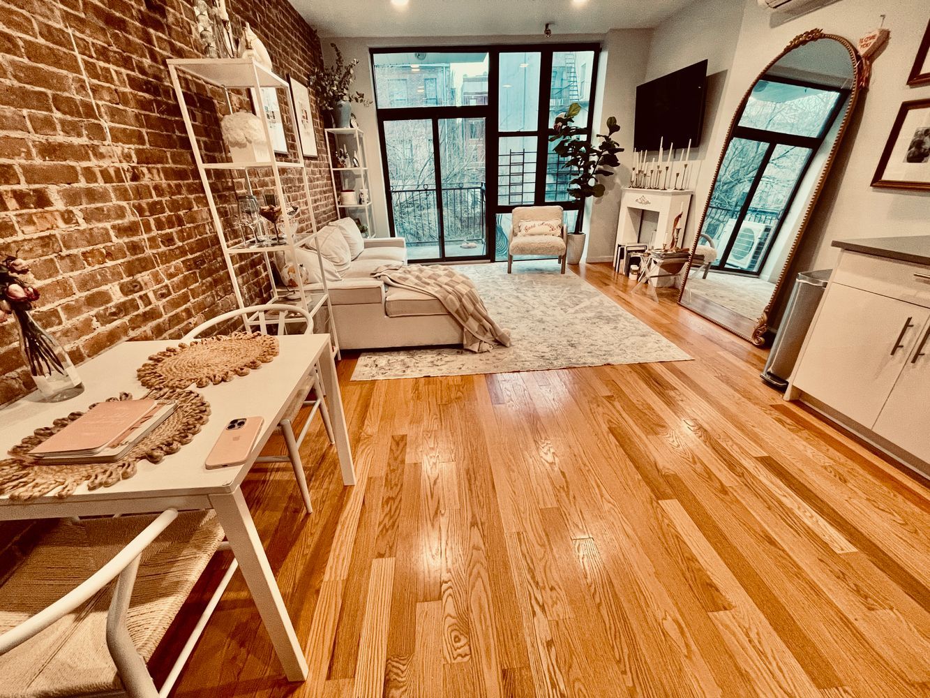 Listing photo 1 of 6