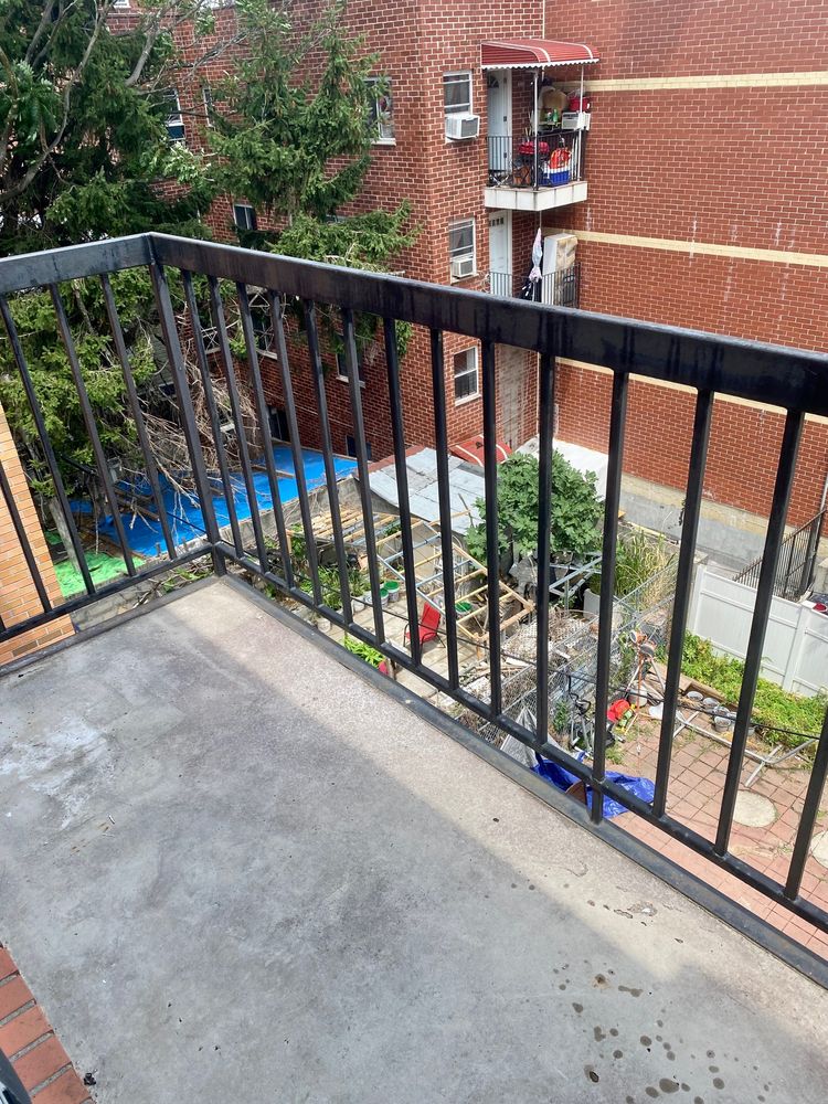 Listing photo 1 of 6