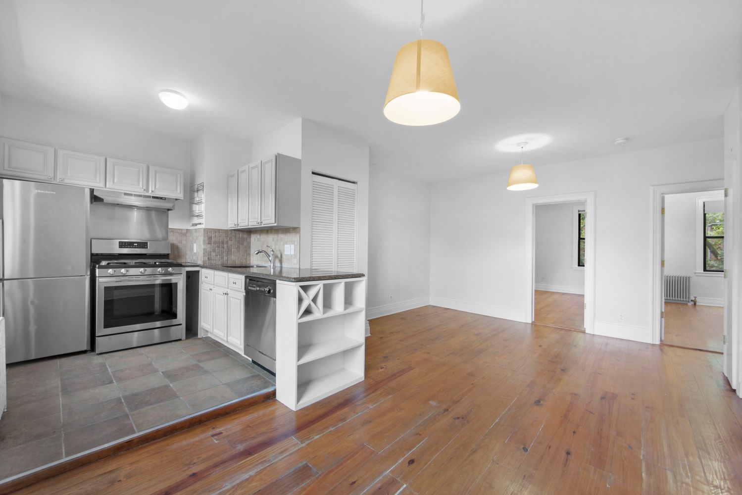 Listing photo 1 of 6