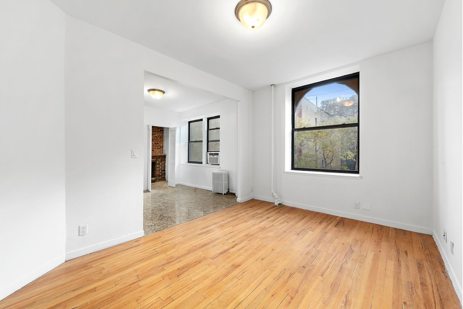 Listing photo 1 of 6