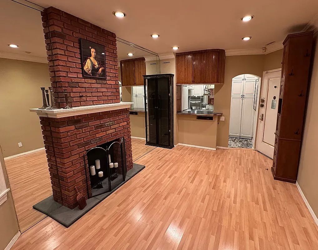 Listing photo 1 of 6