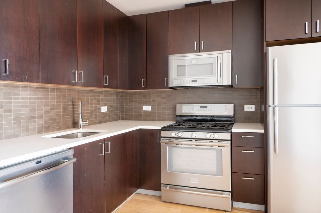 Listing photo 1 of 6