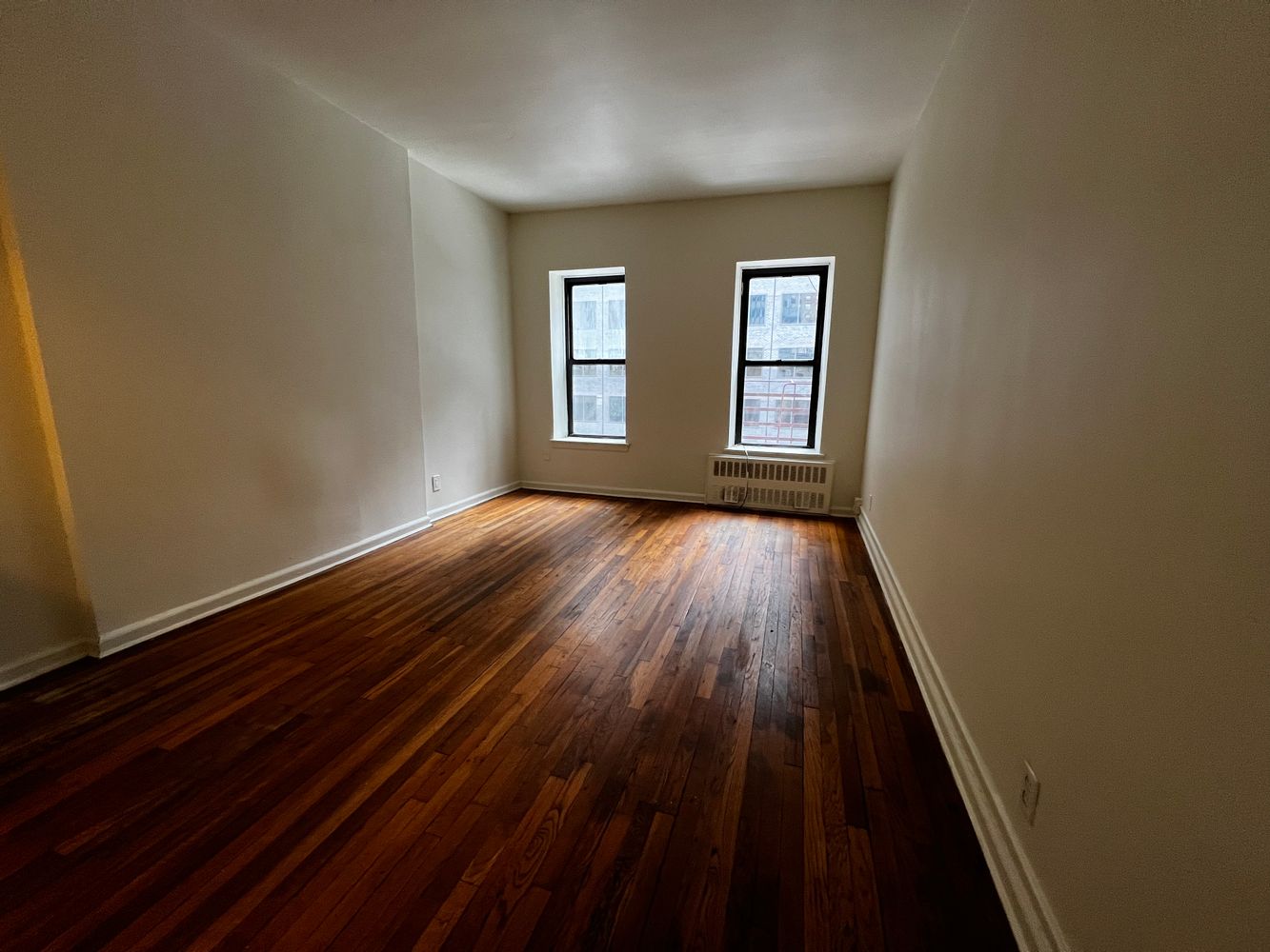 Listing photo 1 of 8