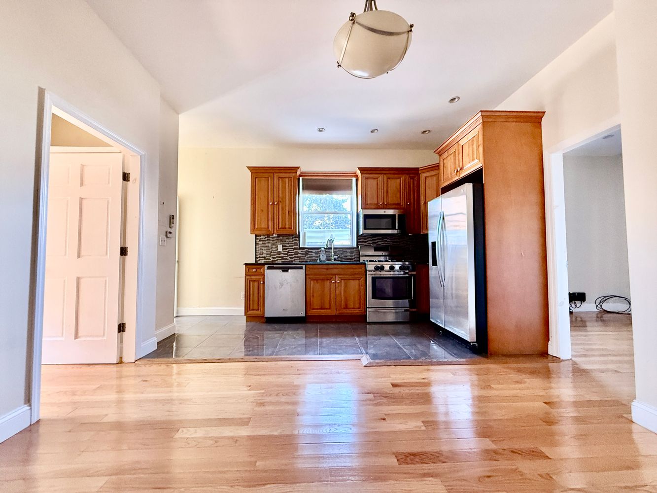 Listing photo 1 of 6