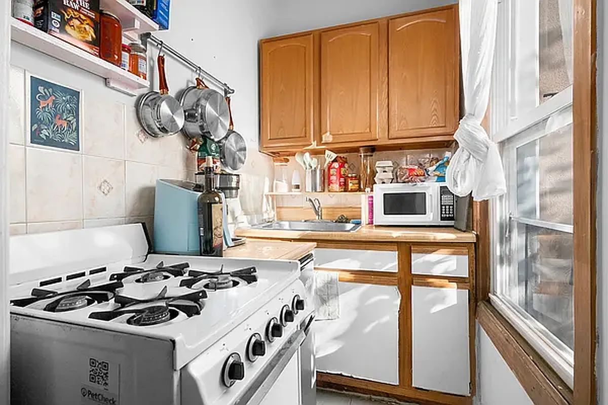 Listing photo 1 of 4