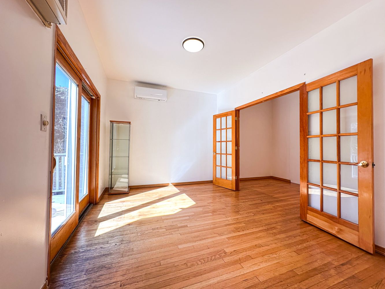 Listing photo 1 of 6
