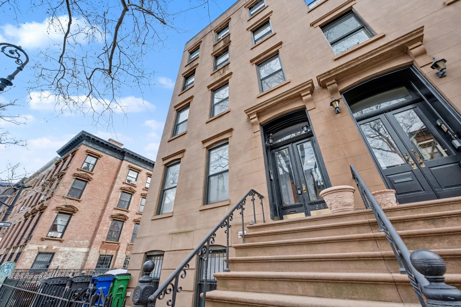 Listing photo 1 of 6