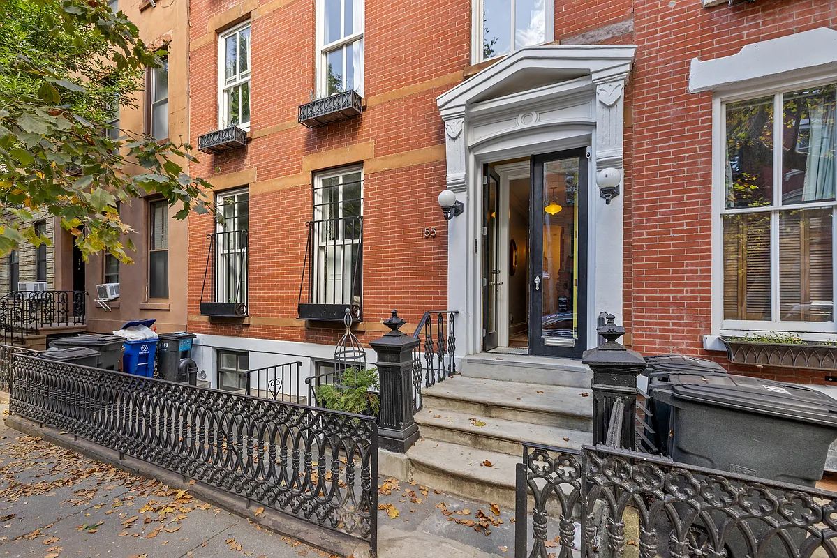 Listing photo 1 of 6