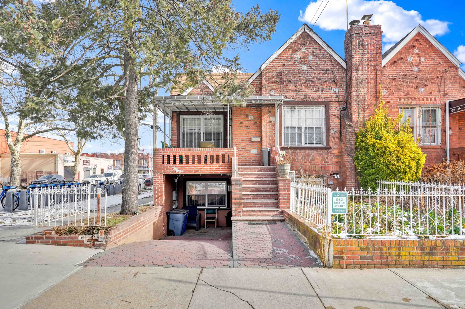 Listing photo 1 of 6
