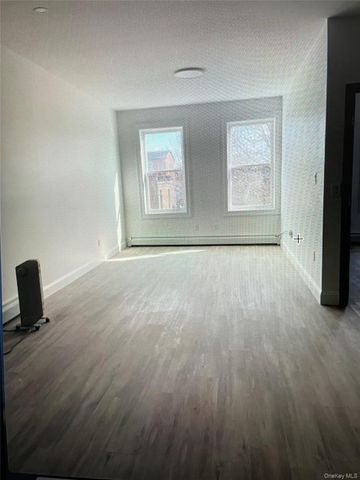 Listing photo 1 of 6