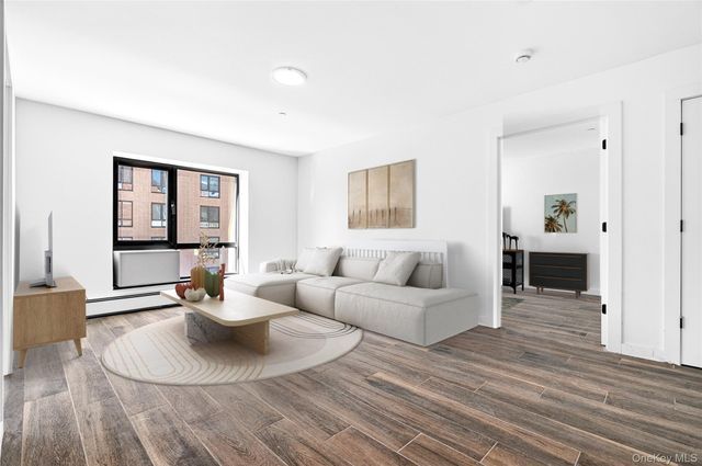 Listing photo 1 of 6