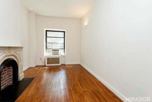 Listing photo 1 of 6
