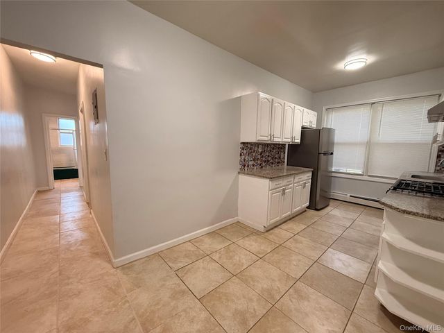Listing photo 1 of 6