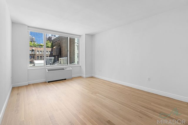 Listing photo 1 of 6