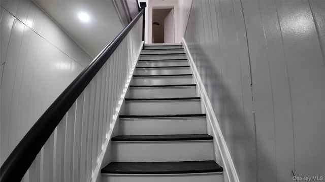 Listing photo 1 of 6