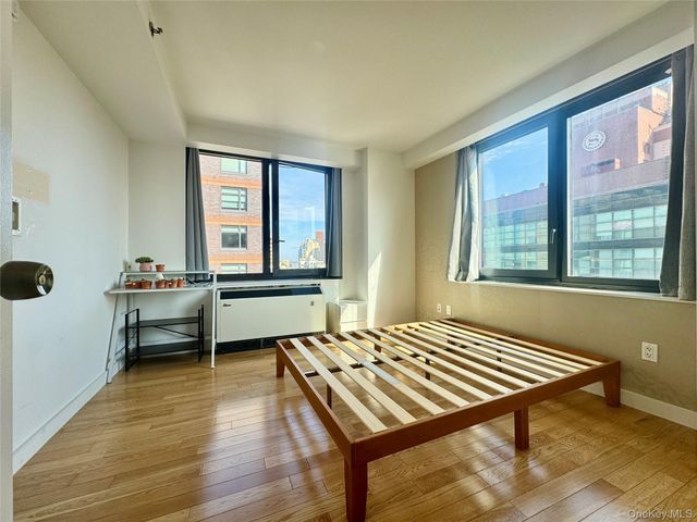 Listing photo 1 of 6