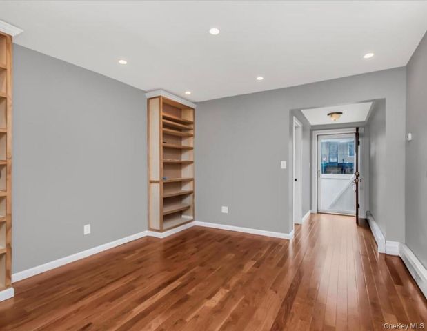 Listing photo 1 of 6