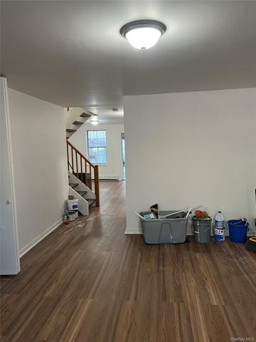 Listing photo 1 of 6