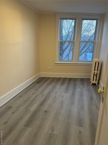 Listing photo 1 of 6