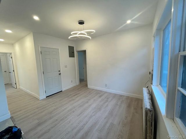 Listing photo 1 of 6