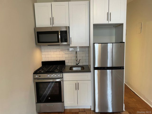 Listing photo 1 of 6