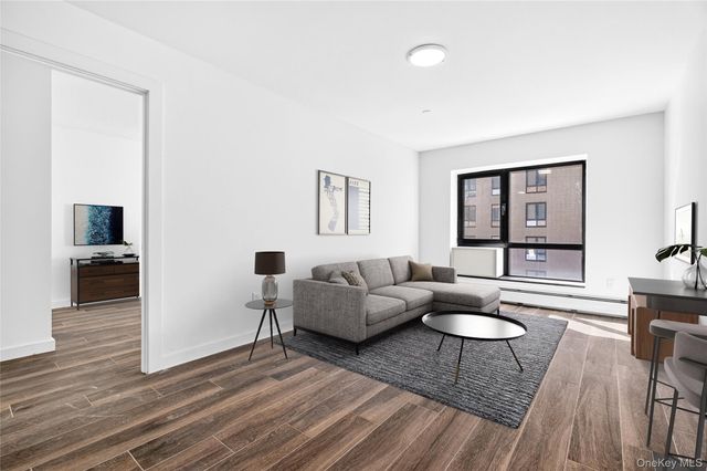 Listing photo 1 of 6