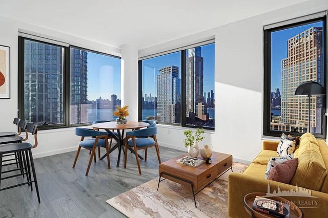 Listing photo 1 of 6