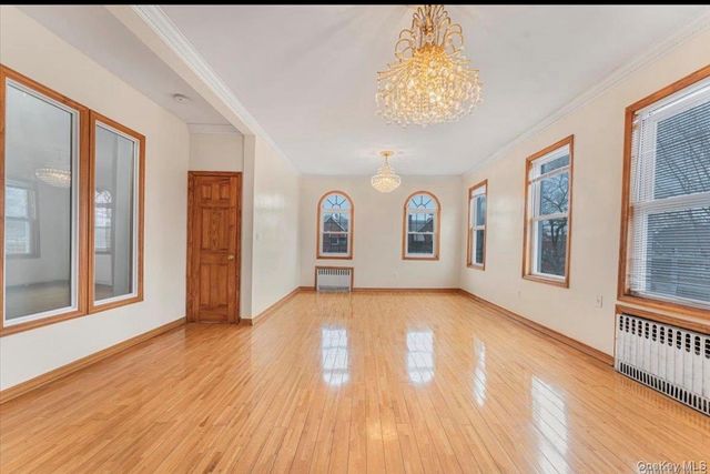 Listing photo 1 of 6