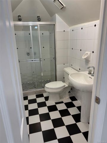 Listing photo 1 of 6