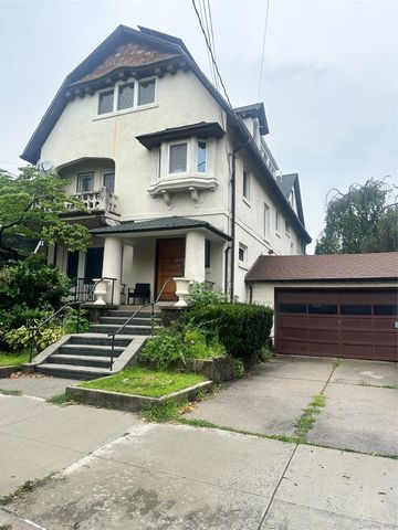 Listing photo 1 of 6
