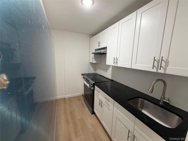 Listing photo 1 of 6