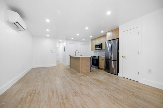 Listing photo 1 of 6