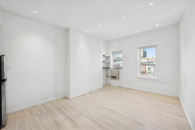 Listing photo 1 of 6