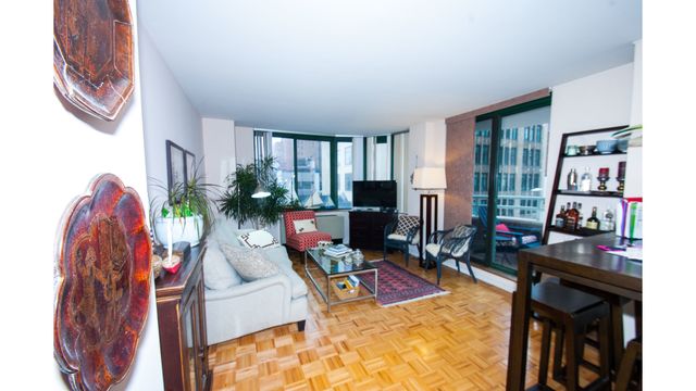 Listing photo 1 of 6